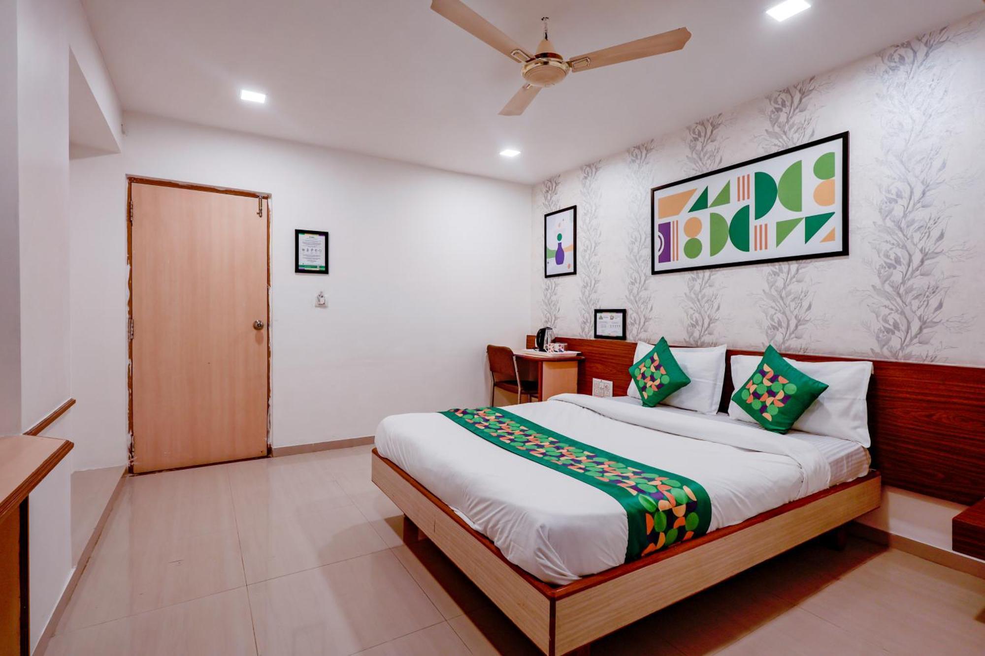 Treebo Rvg Hotel Vadodara Kültér fotó