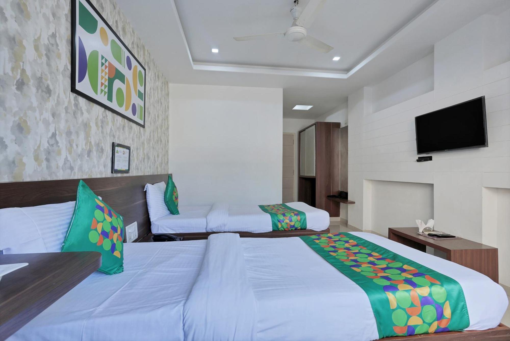 Treebo Rvg Hotel Vadodara Kültér fotó