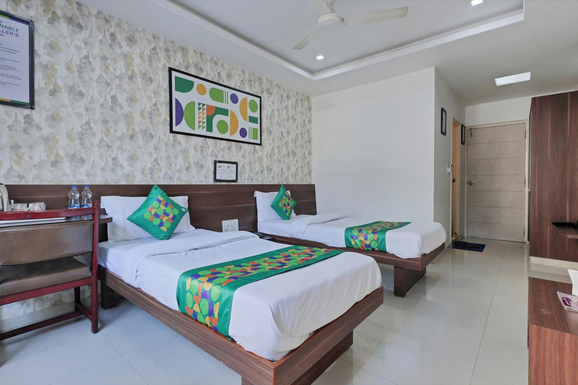 Treebo Rvg Hotel Vadodara Kültér fotó
