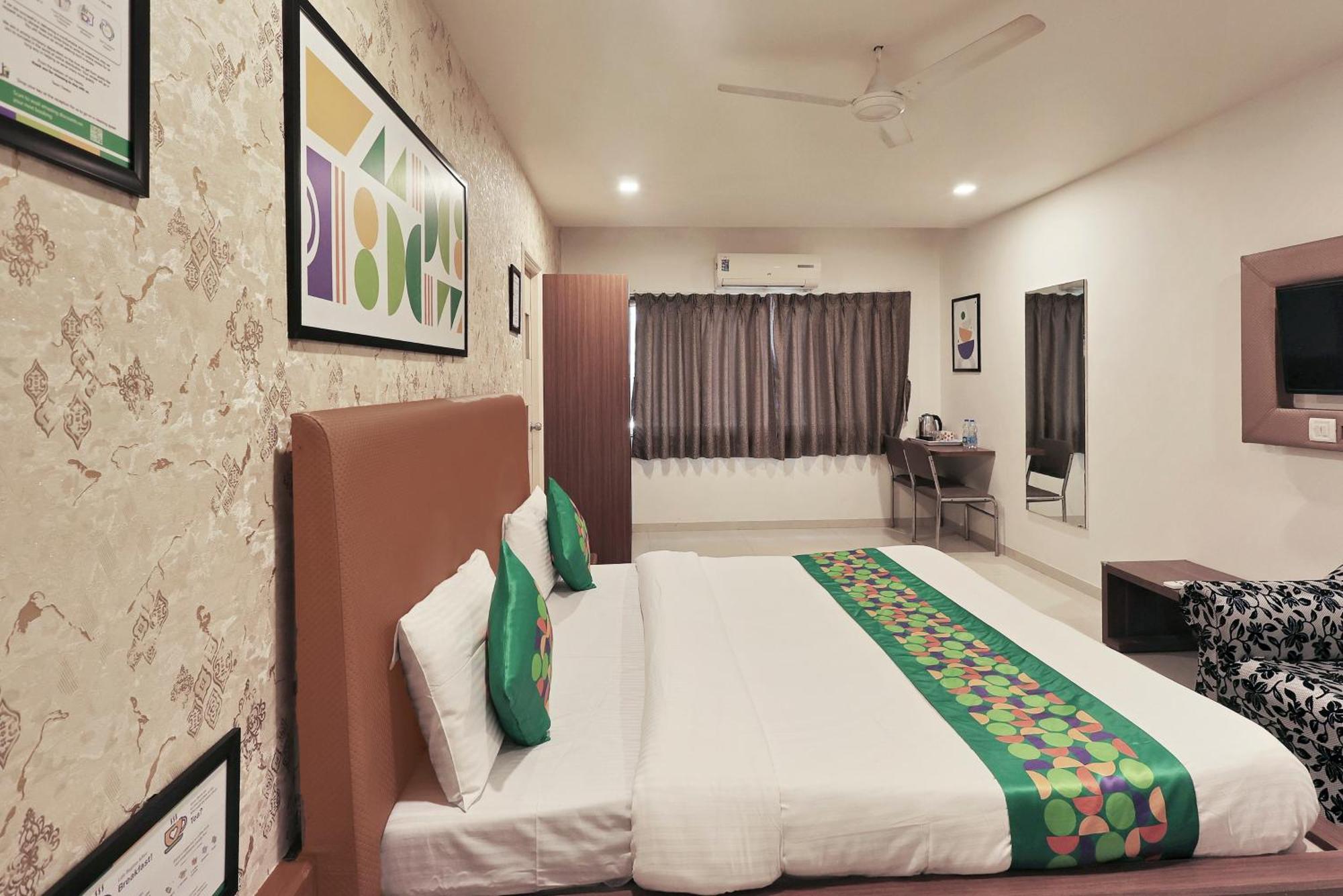 Treebo Rvg Hotel Vadodara Kültér fotó