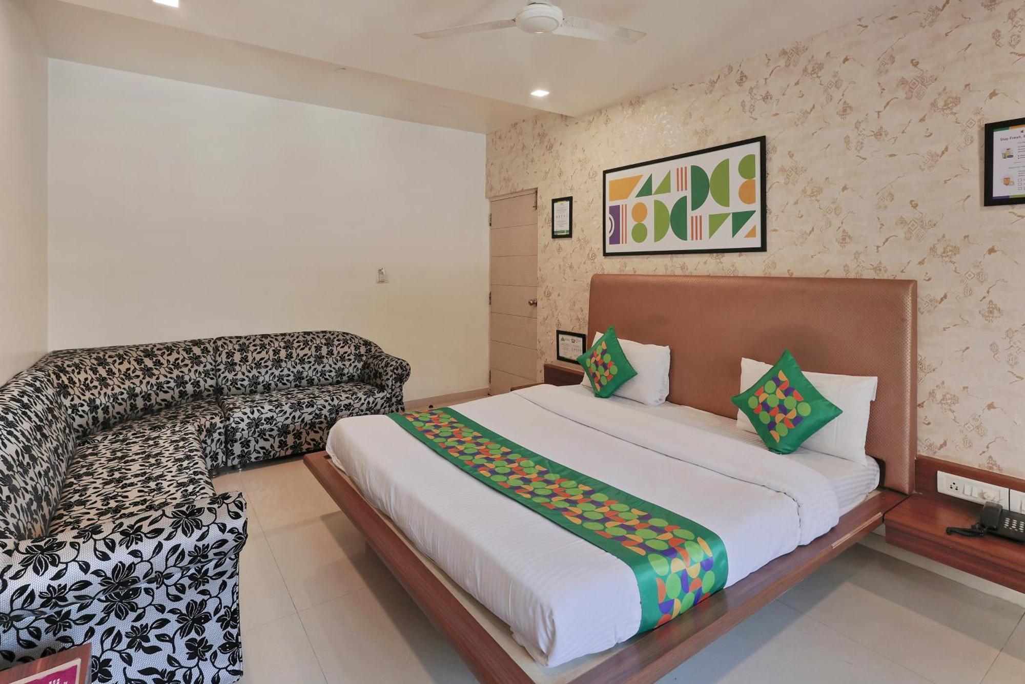 Treebo Rvg Hotel Vadodara Kültér fotó